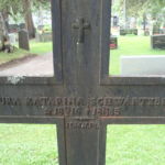 Lauran hautaristi Iisalmeen vanhalla hautausmaalla.