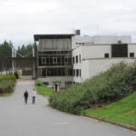 Sisääntulo ei ollut mitenkään pompöösi, asiallista ja toimivaa hotelliarkkitehtuuria vain.